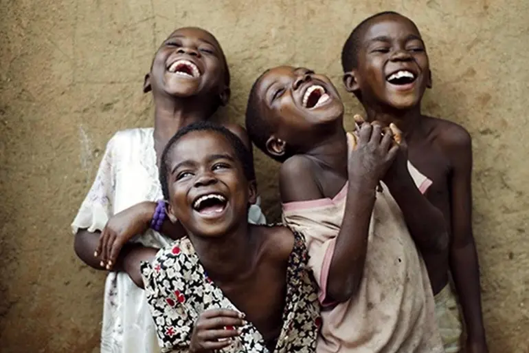 Enfants africains heureux
